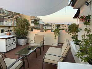 Terrace/patio - Penthouse with sunset view 5 min from Jonio metro. 6.6 km from Termini. (Roma)