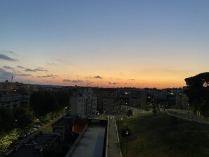 View from property - Penthouse with sunset view 5 min from Jonio metro. 6.6 km from Termini. (Roma)