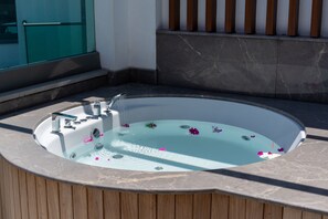 Premium tweepersoonskamer, uitzicht op zee | Bubbelbad