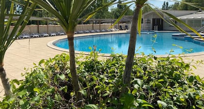 Mobilheim "Le Marie Elodie 85" mit 2 Gemeinschaftspools, privater Terrasse und WLAN