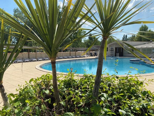 Mobile Home "Le Marie Elodie 85" with 2 Shared Pools, Private Terrace & Wi-Fi