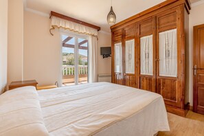 3 soverom, strykejern/-brett og sengetøy