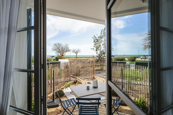 屋外ダイニングエリア