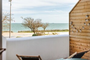 Interior - Studio La Terrasse with Sea View, Private Terrace, and Wi-Fi (RIVEDOUX PLAGE)