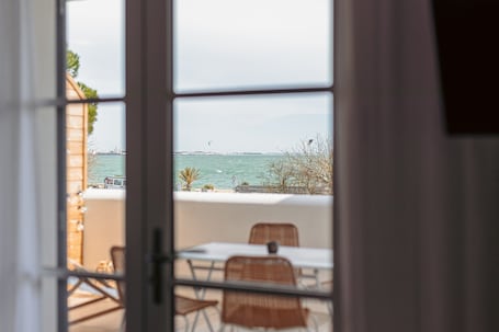 Interior. Apartment Les Iles with Sea View, Private Terrace, and Wi-Fi