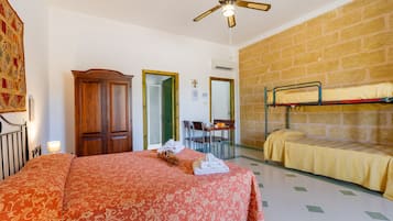 1 bedroom, free WiFi, bed sheets