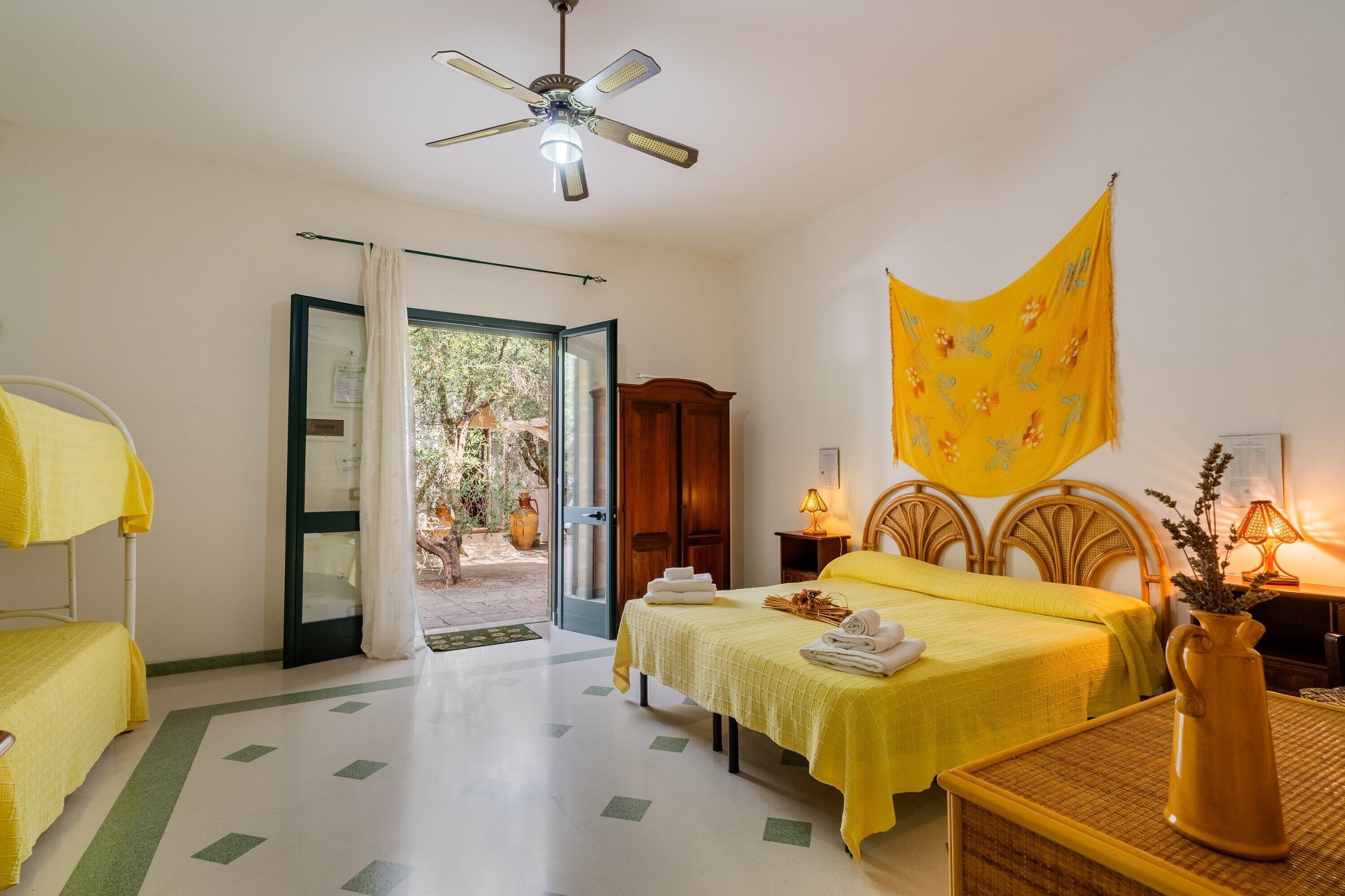 1 室のベッドルーム、WiFi (無料)、ベッドシーツ