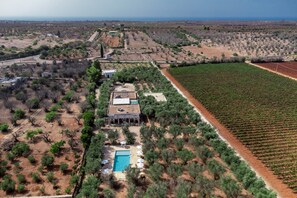 Exterior - Holiday Apartment "Domus Mea Salento Arazzo Giallo" with Shared Pool, Shared Terrace & Wi-Fi (Ugento)