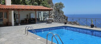 Apartment 'Moijama 10' with Sea View, Shared Pool and Wi-Fi