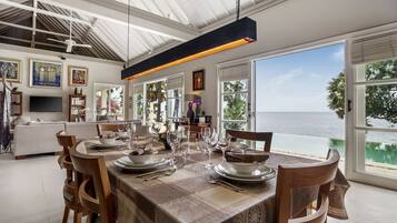 Vila panorâmica | Opções para refeição no quarto