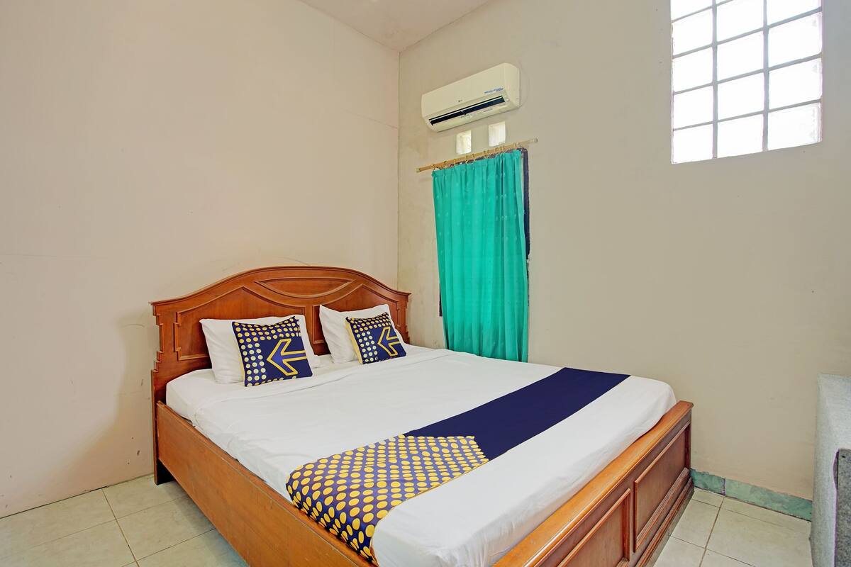 Habitación Confort doble | Espacio para trabajar con un portátil, wifi gratis, ropa de cama