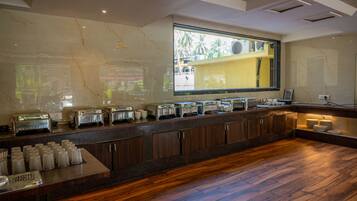 Desayuno buffet todos los días (con cargo)