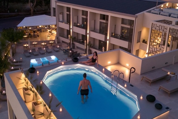 Premium Suite with outdoor plunge pool | Terrace/patio