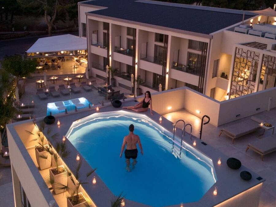 Premium Suite with outdoor plunge pool | Terras