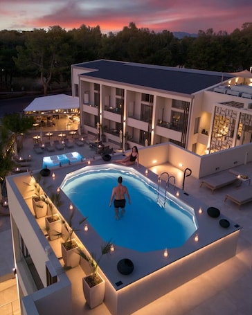 Premium Suite with outdoor plunge pool | Terraza o patio. Inea Sole Boutique Hotel
