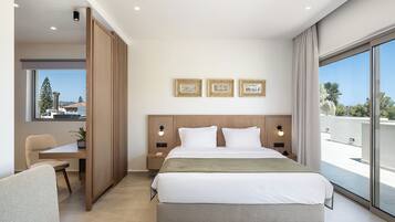 Premium Suite with outdoor plunge pool | Hypo-allergenic bedding, in-room safe, soundproofing, iron/ironing board