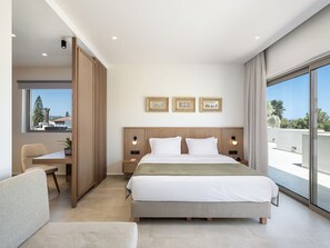 Hypo-allergenic bedding, in-room safe, soundproofing, iron/ironing board - Inea Sole Boutique Hotel (Chania)