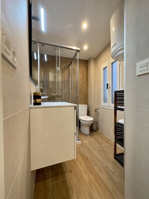 Hårføner, håndklær, såpe og sjampo