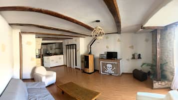 TV, DVD player, livros, videoteca