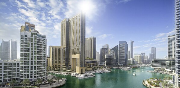 Lake view - LUX  The Continental Marina Suite (Dubai)
