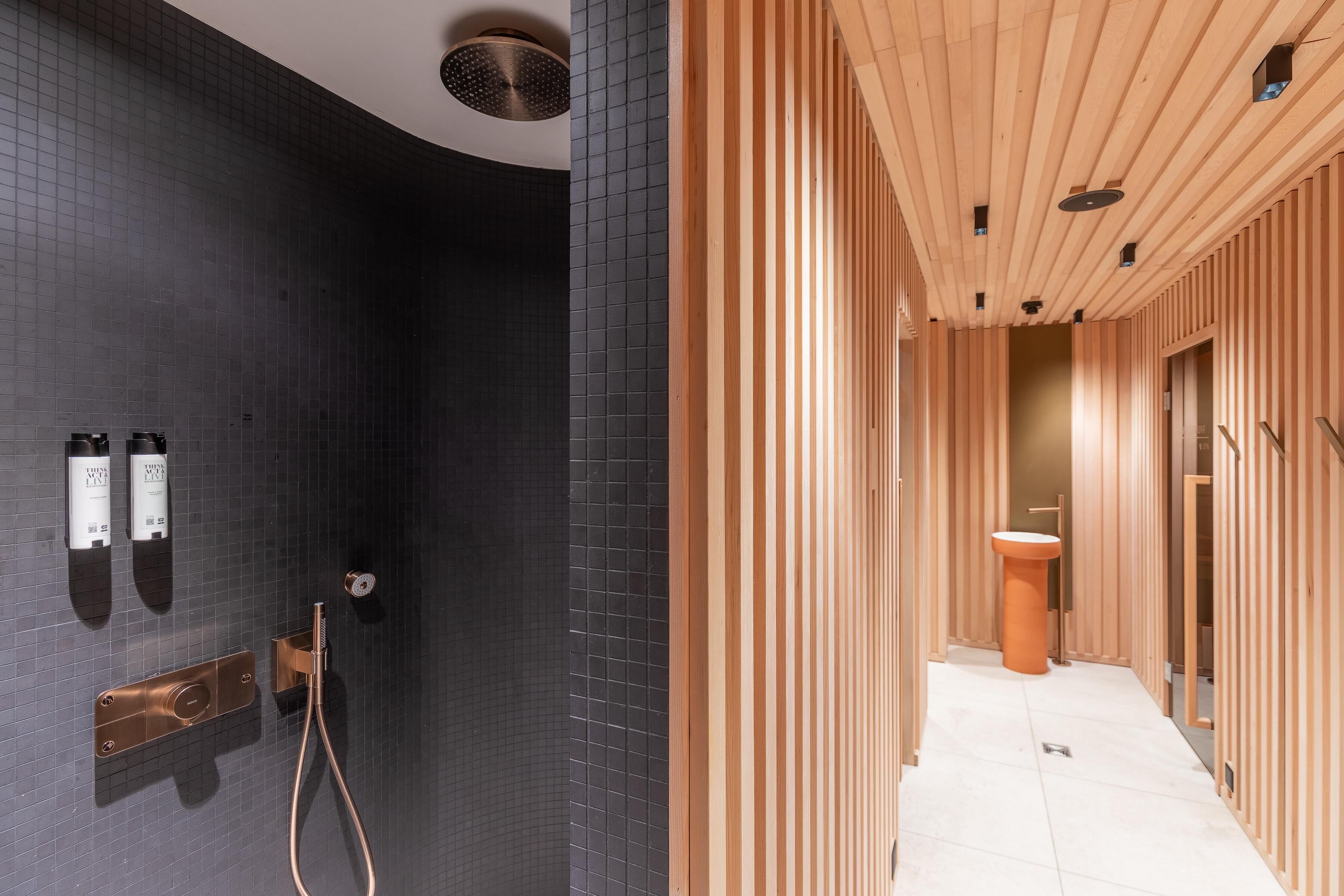 Sauna, steam room