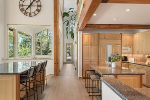 In-room dining - Faraway Road Home (Snowmass Village)