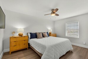 2 bedrooms, desk, travel cot, WiFi