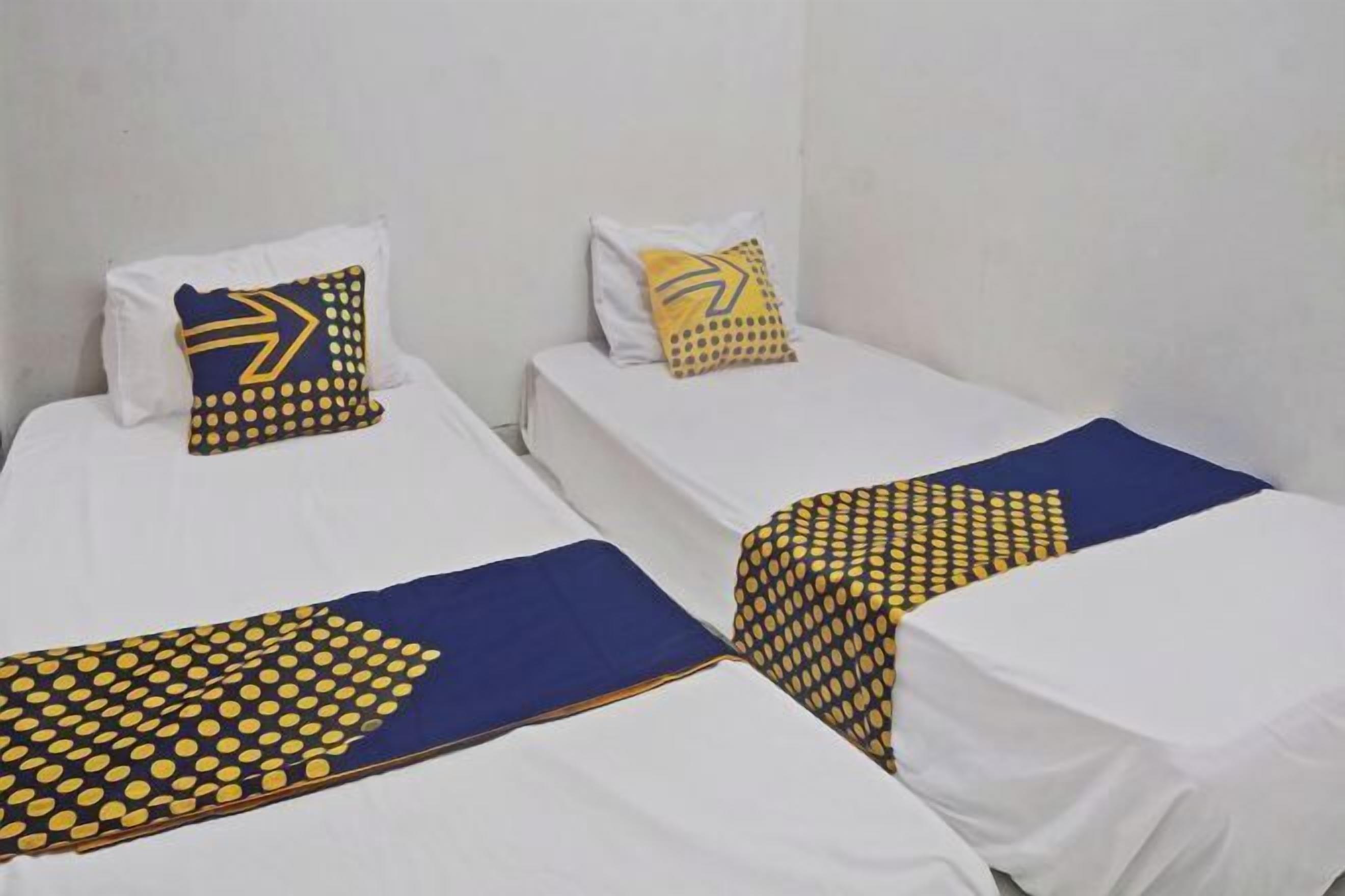 Laptop workspace, free WiFi, bed sheets