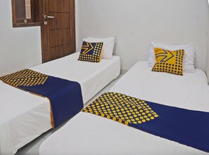 Economy Twin Room | 1 bedroom, laptop workspace, free WiFi, bed sheets