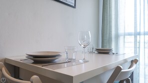 Basic-Apartment (1 Bedroom) | Esszimmer