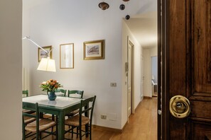 Dining - Cozy and colorful, within walking distance of the Colosseum (Roma)