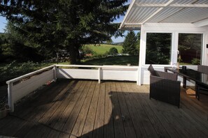 屋外ダイニングエリア