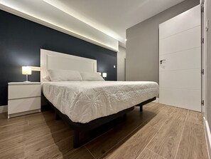 1 bedroom, desk, iron/ironing board, travel cot - Apartamento Anaya 2, en Pleno Centro de Granada (Granada)