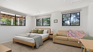 4 bedrooms, iron/ironing board, free WiFi