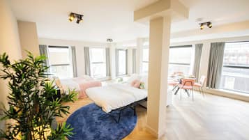 KS71 - Studio apartment +S/B | Área de sala de estar | Televisión de pantalla plana de 25 pulgadas con canales por cable