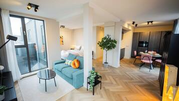 KS71W- Serviced Studio PH Apartment +B | Salle de séjour | Télévision à écran plat de 25 pouces avec chaînes par câble
