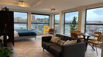 Iron/ironing board, free WiFi, bed sheets