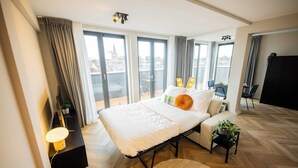 KS71V- Serviced Studio PH Apartment +S/B | 起居區