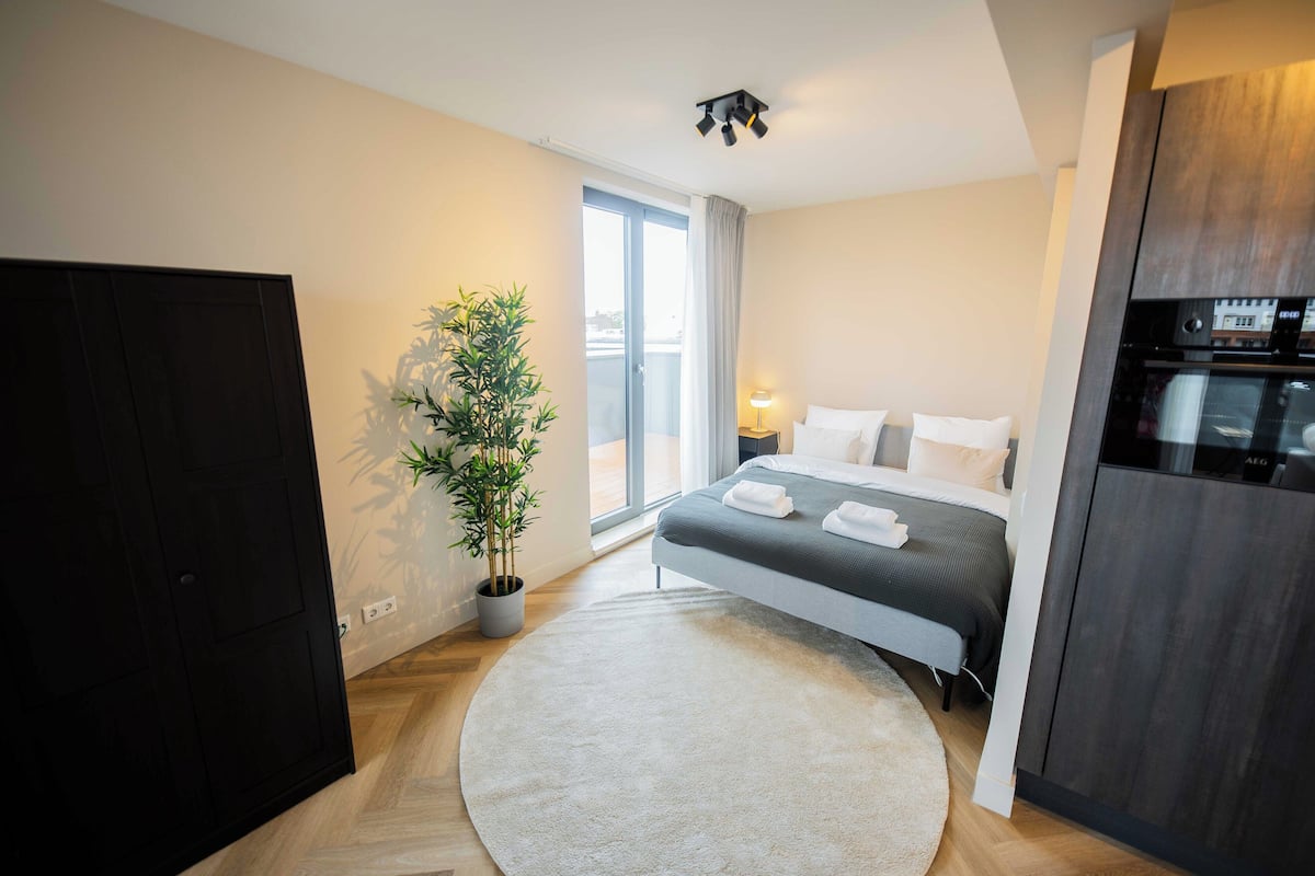 KS71V- Serviced Studio PH Apartment +S/B | 다리미/다리미판, 무료 WiFi, 침대 시트