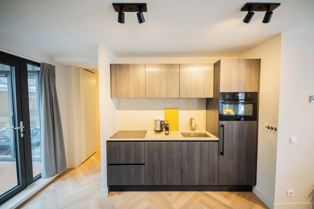 KS71- Serviced 1BR Apartments +S/B | 전용 주방
