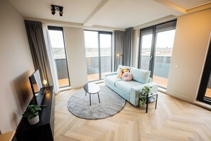 KS71 - Studio apartment +S/B | Living area | 25-inch flat-screen TV with cable channels