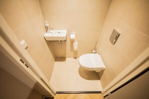 Shower, hair dryer, heated floors, towels