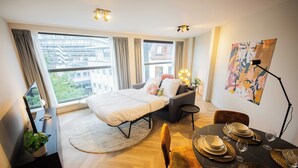 KS71- Serviced 1BR Apartments +S/B | 客廳