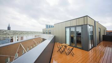 KS71W- Serviced Studio PH Apartment +B | Salle de séjour | Télévision à écran plat de 25 pouces avec chaßnes par cùble