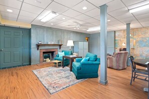 Interior - SecretGardenGetaway: Asheville; Great Smokey Mtns (Canton)