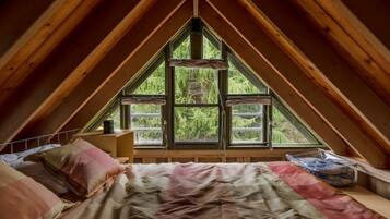 1 bedroom, desk, bed sheets