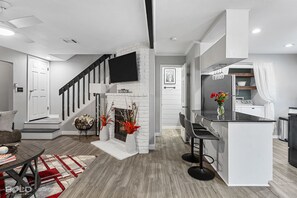 Interior - Bayou Getaway - Gated townhome w/ King Bed (Shreveport)