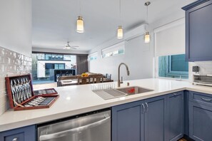 Fridge, microwave, oven, stovetop - Island Paradise 4BR Combo - Sleeps 16 (San Diego)