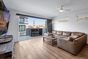 TV - Island Paradise 4BR Combo - Sleeps 16 (San Diego)