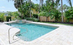 Kolam renang outdoor